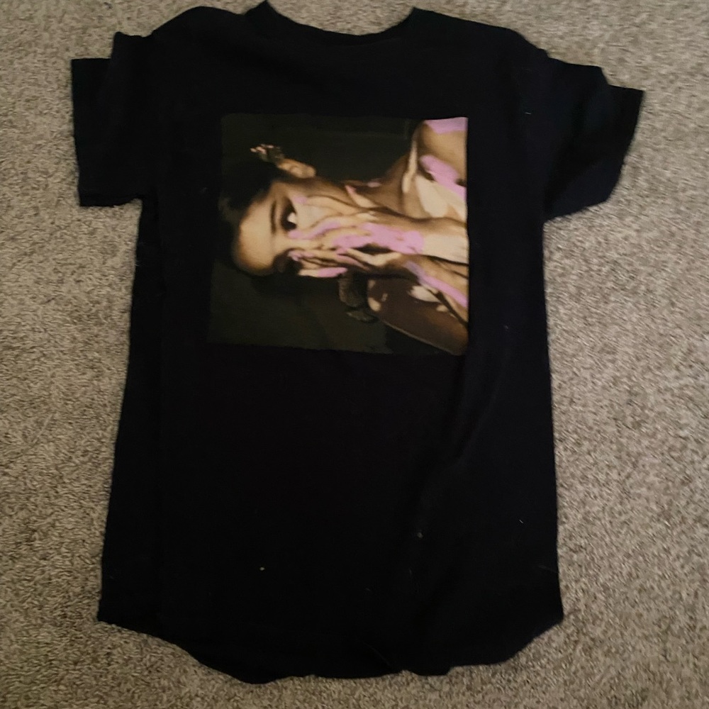 Ariana Grande Tshirt GIAW